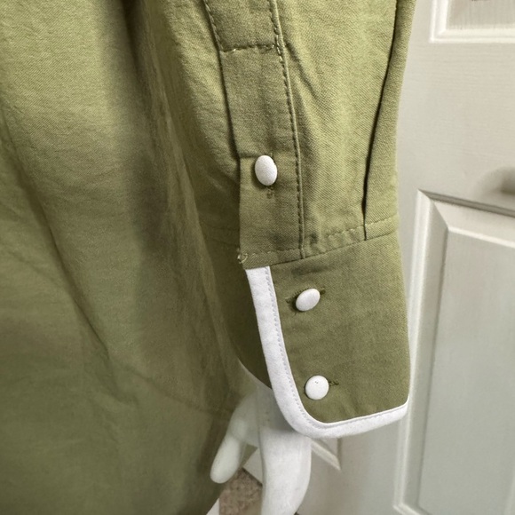 Pomander Place Green Mini Dress.   #49 - Picture 9 of 14